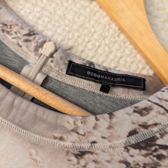 BCBGMAXAZRIA Oversized Printed Sweatshirt Top Structured Fabric Oversized Fit - Picture 7 of 11